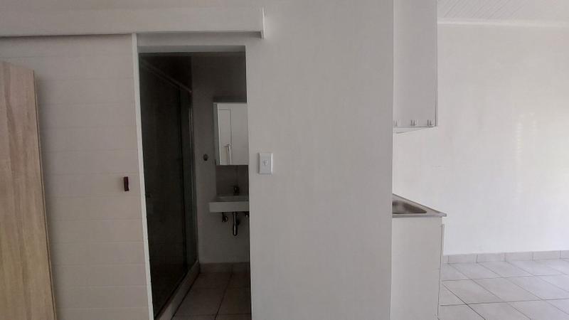 To Let 1 Bedroom Property for Rent in Oakdale Western Cape